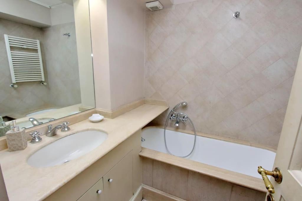 Navona Elegant Two Bedroom Appartement *