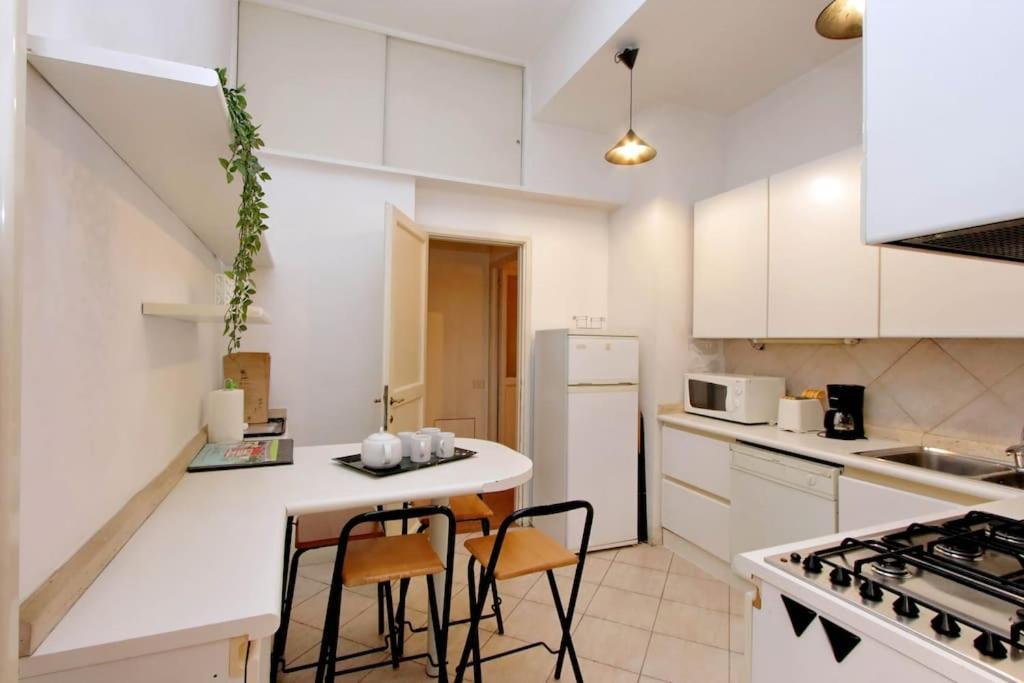 Navona Elegant Two Bedroom Appartement *